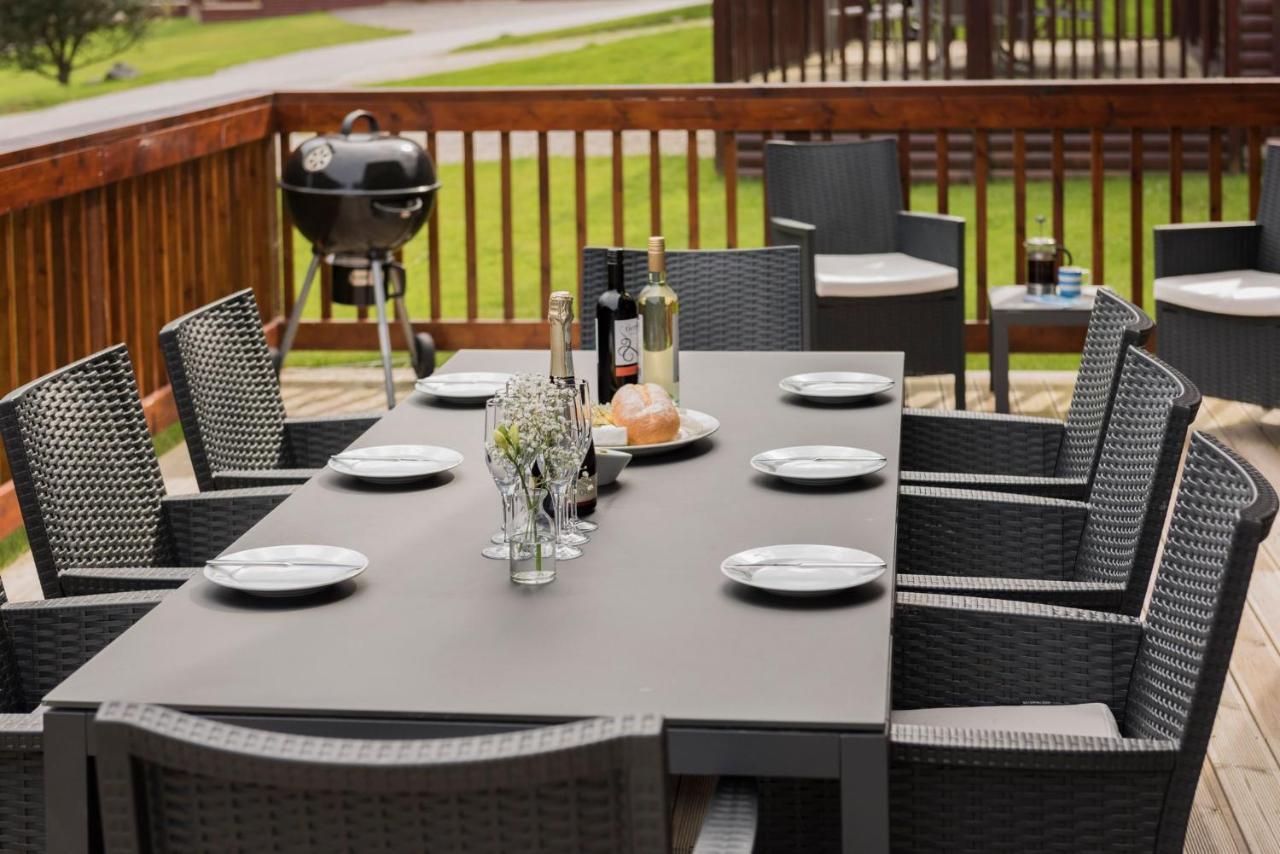 Skylark Sleeps 8 Private Hot Tub & Dogs Welcome Nr Padstow, Resort Pool Bar & Watersports St Columb Major Exterior foto