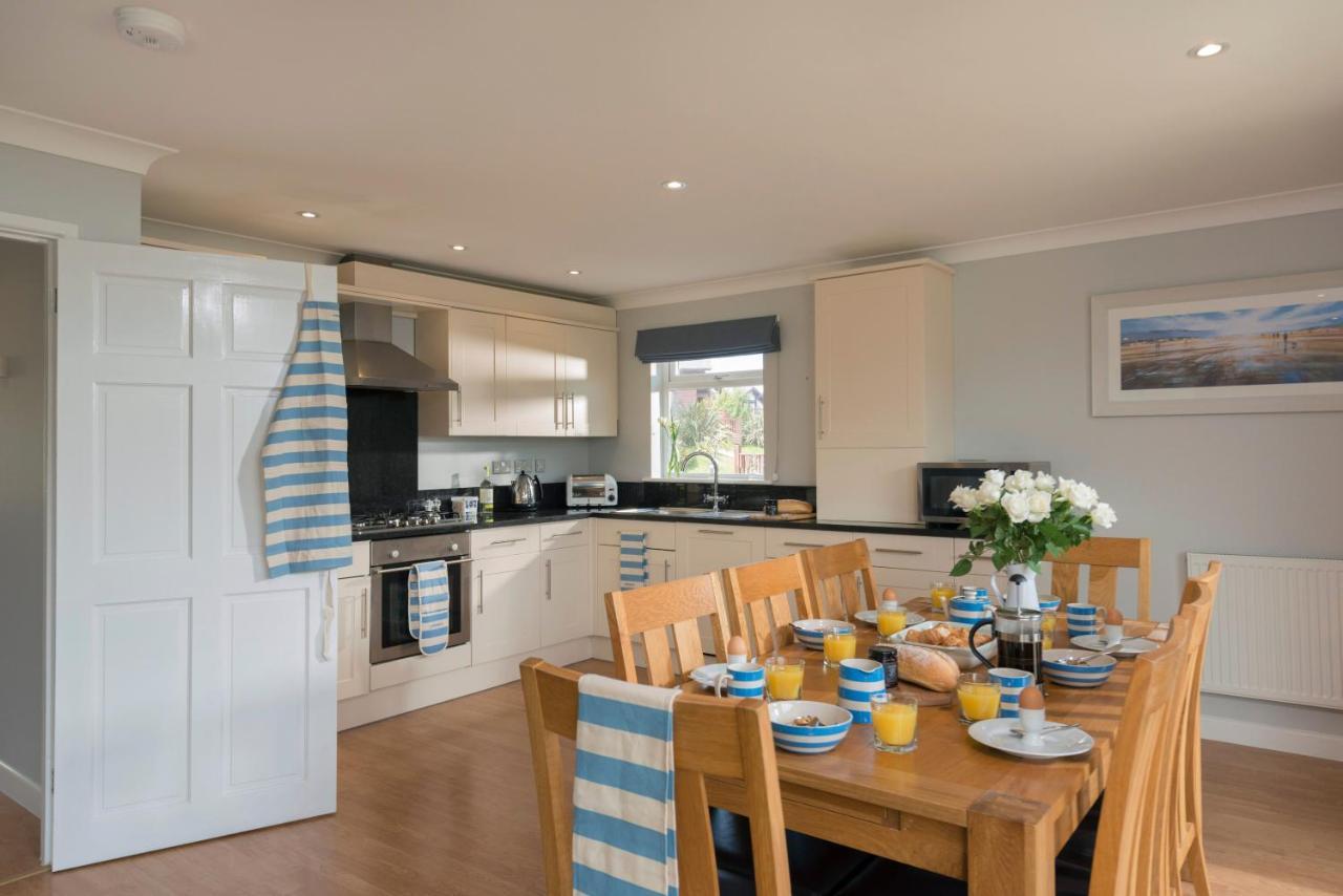 Skylark Sleeps 8 Private Hot Tub & Dogs Welcome Nr Padstow, Resort Pool Bar & Watersports St Columb Major Exterior foto