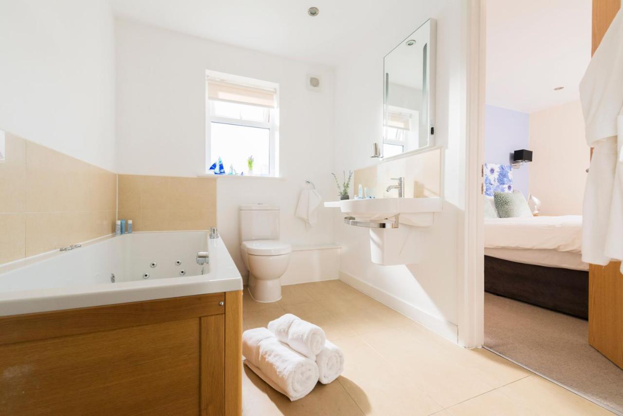 Skylark Sleeps 8 Private Hot Tub & Dogs Welcome Nr Padstow, Resort Pool Bar & Watersports St Columb Major Exterior foto
